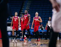 关于赛后萨克拉门托国王调整名单以备CBA常规赛；内部沟通环节打磨；媒体盛赞；轮换策略成焦点的信息