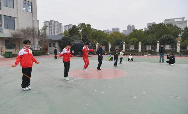 孟菲斯灰熊训练开放日，国际比赛日战术微调引欢呼，德国杯在即，团队化学反应显著(波特兰开拓者vs孟菲斯灰熊分析)