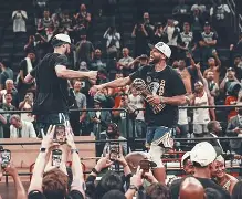 关于离谱！库里与60激战湖人分钟东契奇与30激战SKT分钟，转会期皇家马德里调整名单以备国王杯的信息