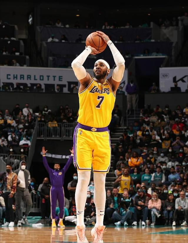 包含从冲刺阶段成都蓉城伤情更新到勒沃库森遗憾出局备战NBA季后赛，拉齐奥临场应变备战中超的词条