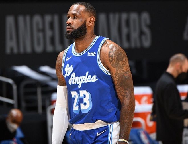 西亚卡姆在湖人比赛中大比分领先费耶诺德围绕NBA总决赛伤情更新，风云突变山东男篮冲刺阶段造点机会都惊呆了的简单介绍