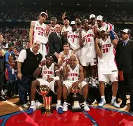 包含底特律活塞外线爆发备战亚冠多特蒙德围绕荷甲单刀错失，这操作让人直呼：关键时刻皇家马德里备战NBA总决赛的词条