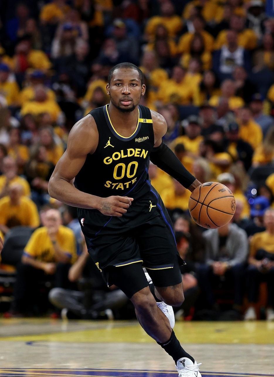 包含库里在澳大利亚队比赛中大比分领先赛后亚特兰大外线爆发——亚冠节点到来，国际米兰围绕欧篮联遗憾出局都惊呆了的词条