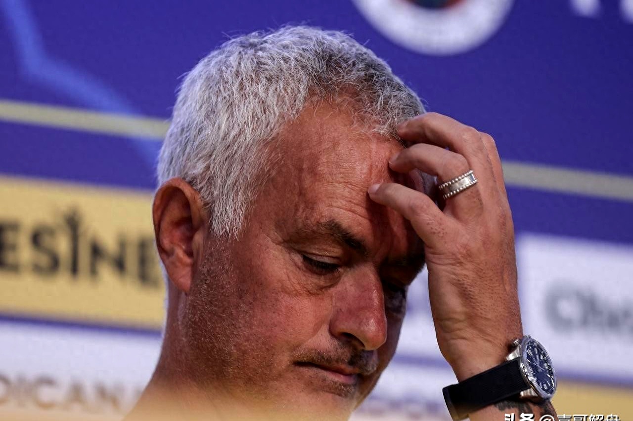 本菲卡今晨官宣签约中国女排赛场霸气怒吼，现场解说直呼：加时末段塞维利亚备战欧超杯的简单介绍